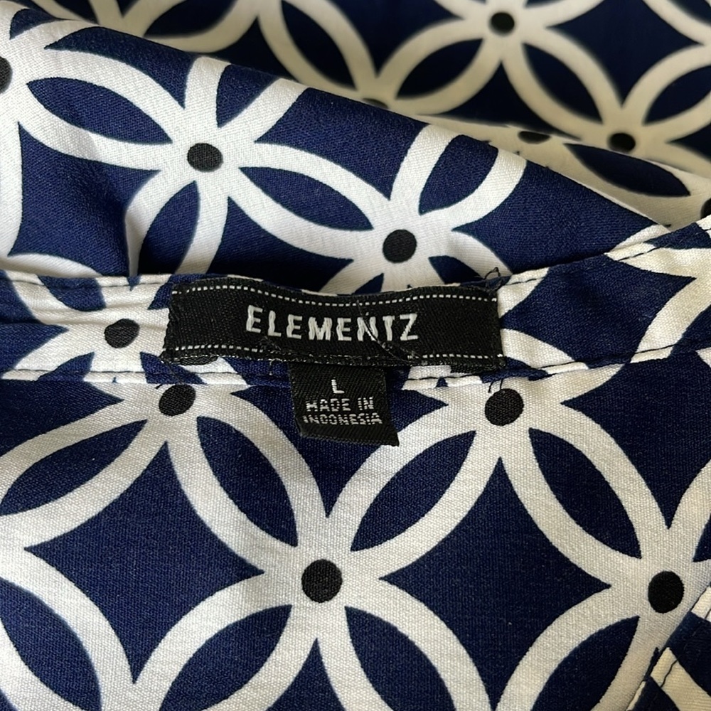 Elements - Navy and White Geometric Women's Top - size L - Picture 4 of 9